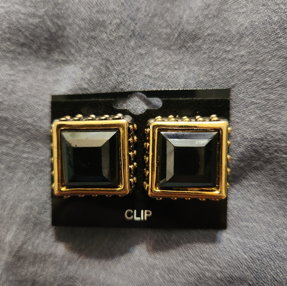 Vintage 1970s Clip-On Earrings - Picture 3 of 10